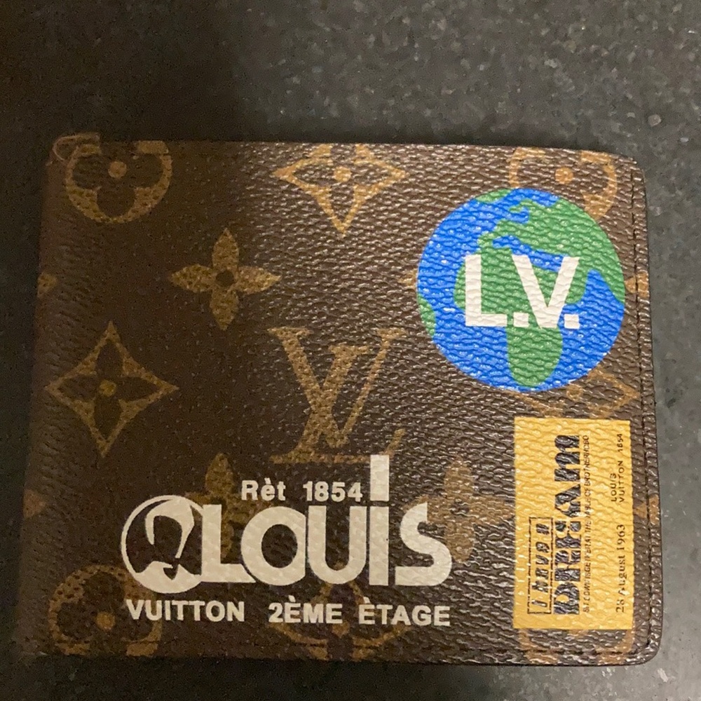 LIMIT EDITION LOUIS VUITTON WALLET